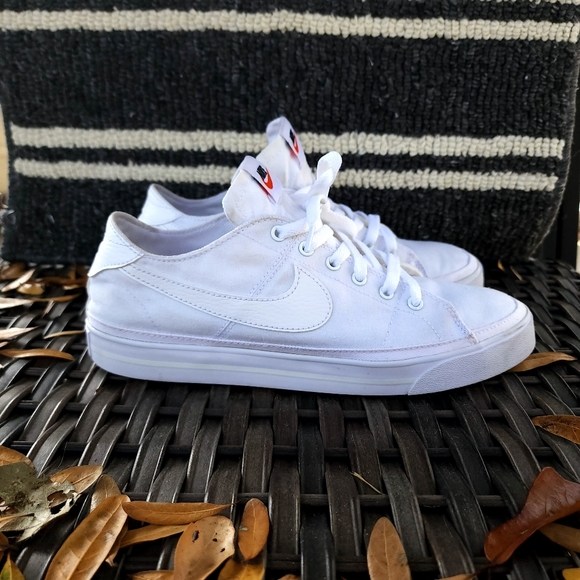 Woman's ll white nikes - Picture 7 of 10